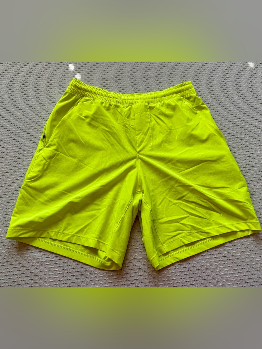 Mens Lululemon Bright yellow short